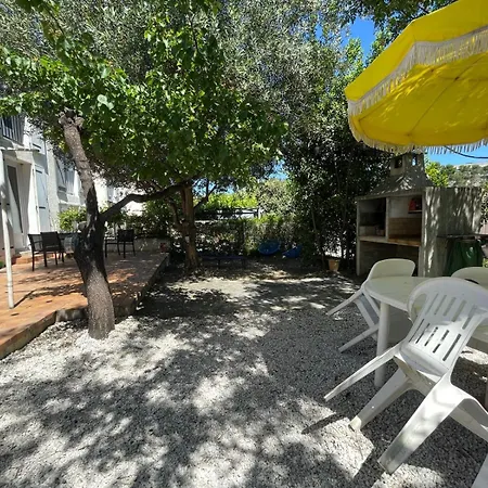 L'azalais: Charme Mediterraneen: Maison & Jardin *